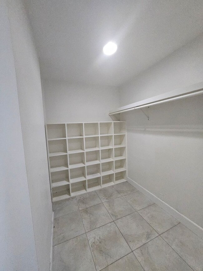 Building Photo - Beautiful 3 Bedroom Home in Komohana Gardens