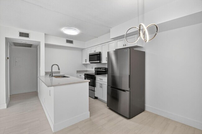 Building Photo - 7262 Golf Colony Ct
