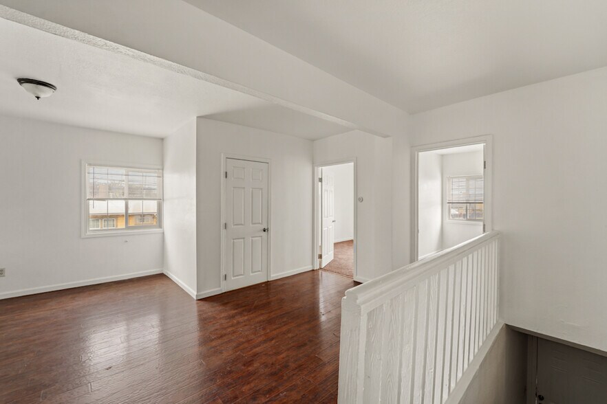 Building Photo - 402 Bissell Ave