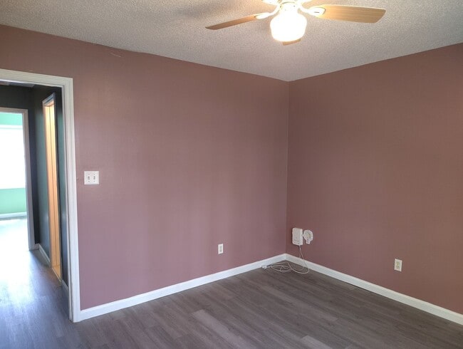 Building Photo - 995 W Pueblo Dr