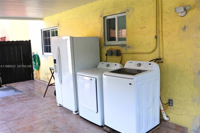 Building Photo - 10101 W Okeechobee Rd