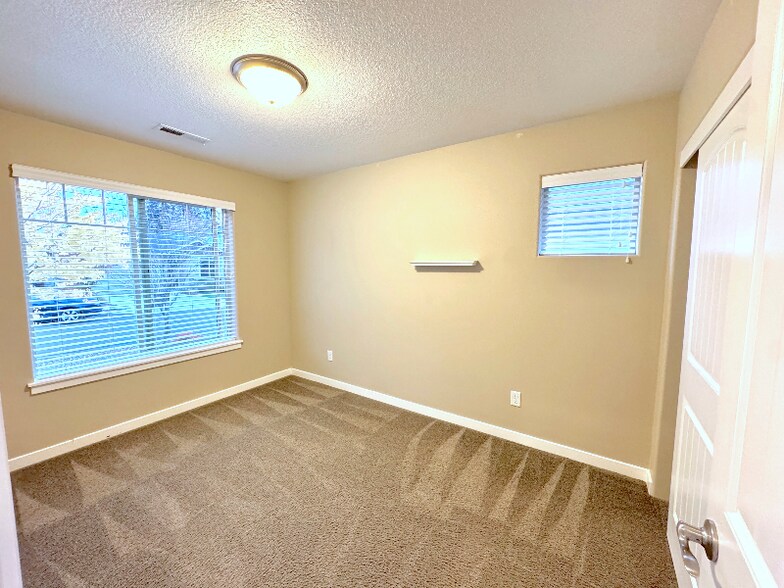 Building Photo - 5021 NE 29th Ave