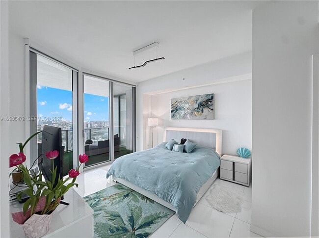 Building Photo - 851 NE 1st Ave