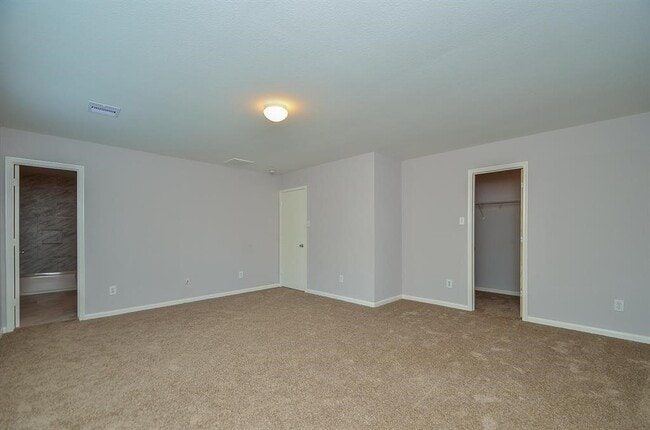 Building Photo - 12039 Madison Oak St