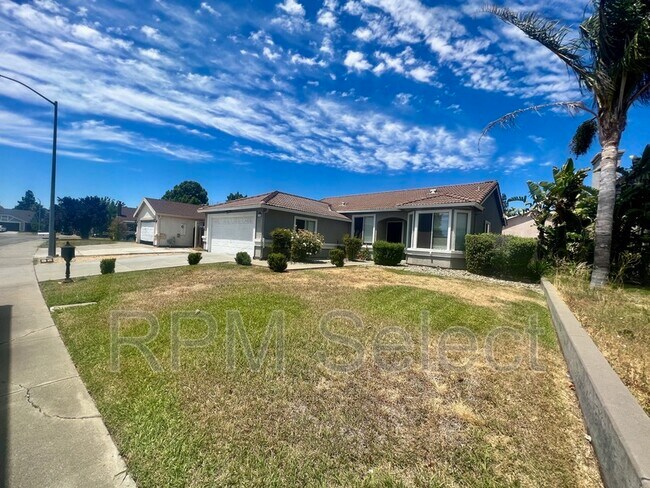 Building Photo - 1605 Paseo Flores Dr