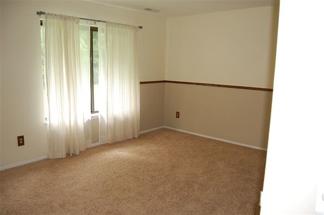 Building Photo - 200 Briarcrest Dr