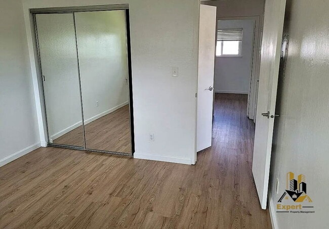 Building Photo - 3541 Town Ct