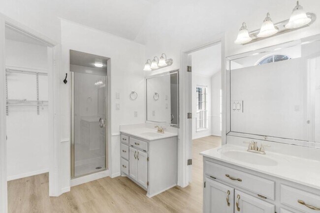 Building Photo - 9512 Rosas Ave NE