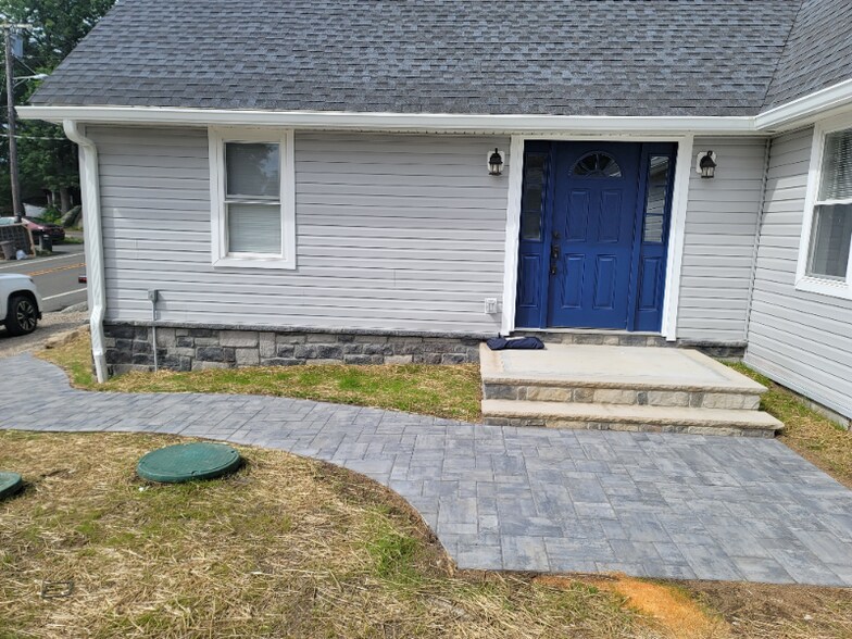 Building Photo - 225 Lakeside Ave