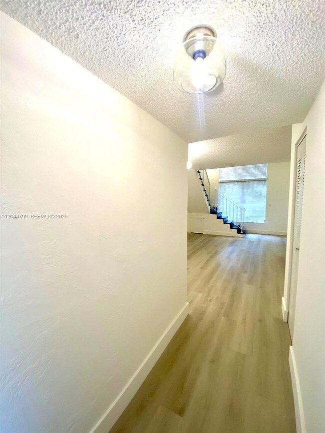 Building Photo - 10901 N Kendall Dr