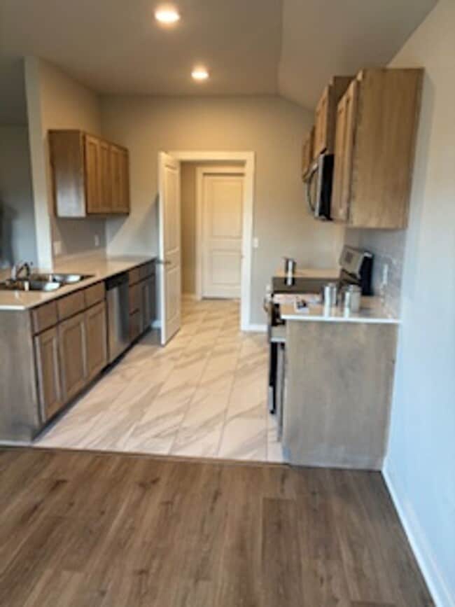 Building Photo - Newly Built!