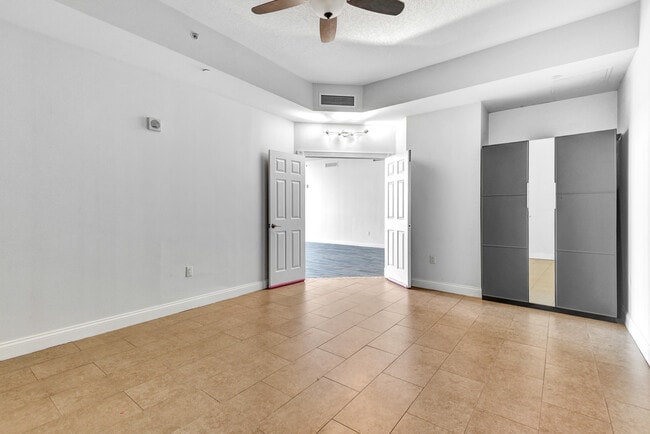 Building Photo - 231 Riverside Dr