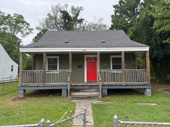 Primary Photo - 1419 Overlook St