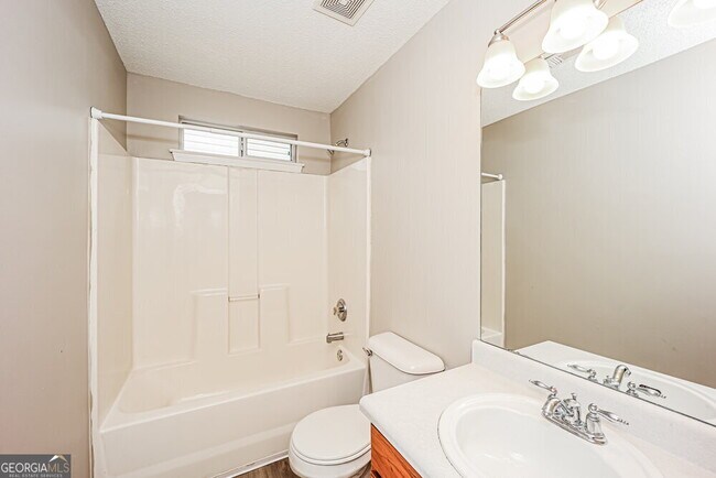 Building Photo - 6116 Hickory Ln Dr