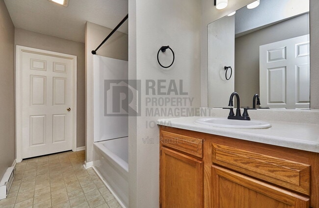 Building Photo - 2017 Vista View Dr