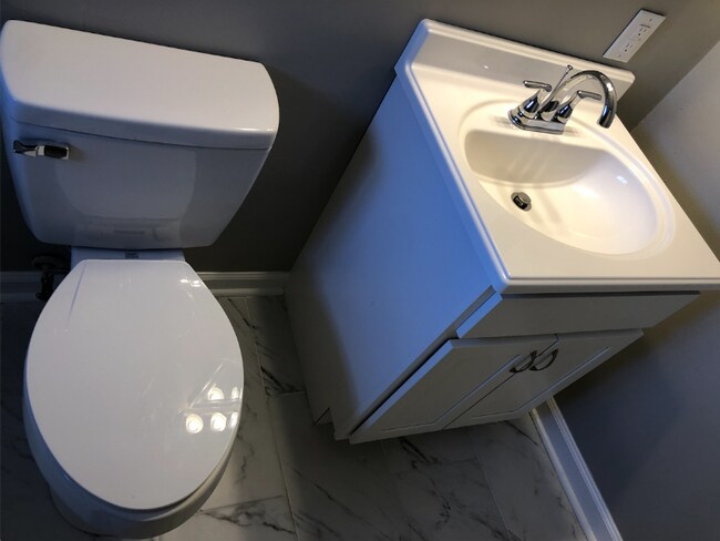 Building Photo - 2232 St James Ave