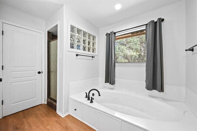 Building Photo - 1045 Hidden Hills Dr