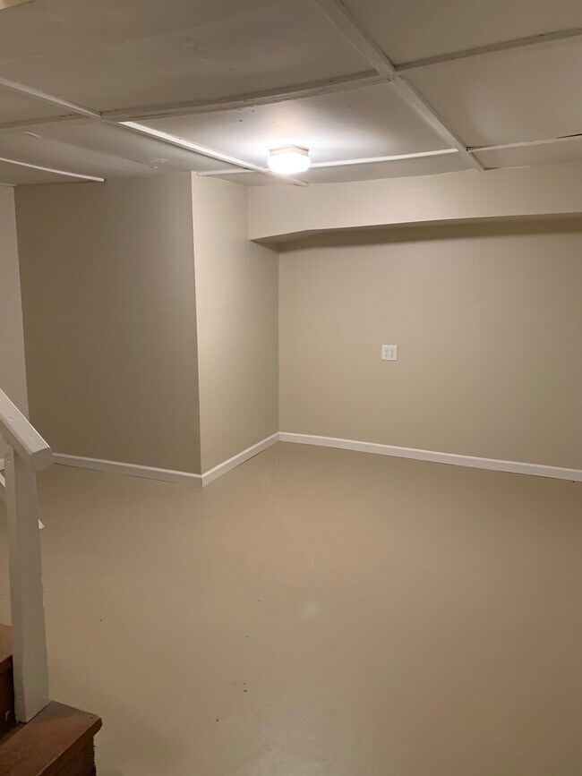 Building Photo - Beautiful 5 bed/2 bath house