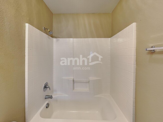 Building Photo - 8000 Bonito Dr