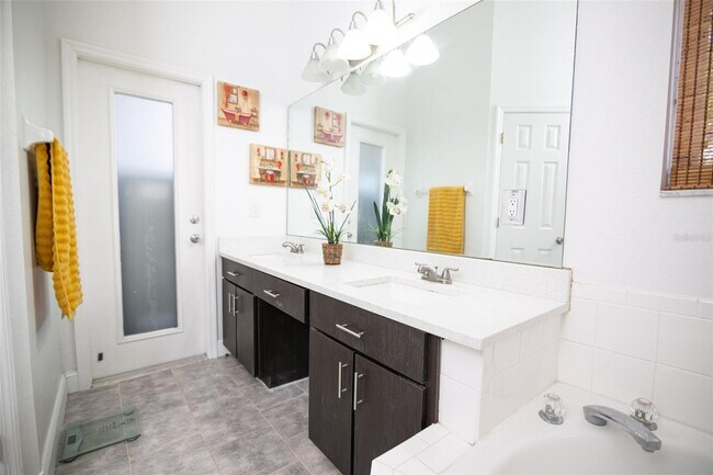 Building Photo - 4737 Chalfont Dr