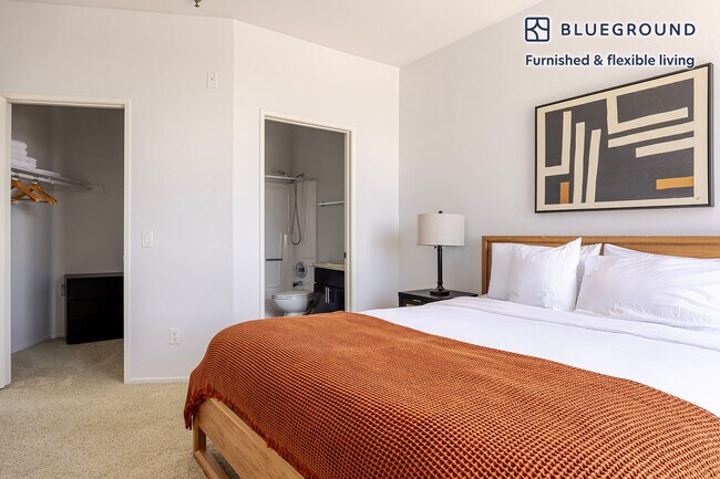 Building Photo - 1443 N Fuller Ave