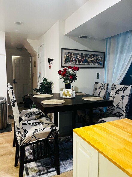 Building Photo - 17 Patricia Rd