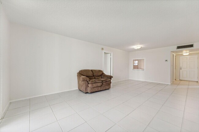 Building Photo - 250 NW 67th St