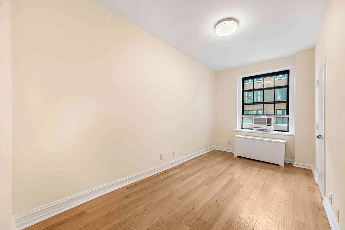 Building Photo - 107 E 63rd St