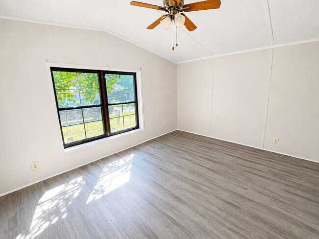 Building Photo - 142 Aspen