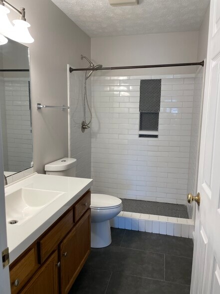 Master bathroom - 1216 W Broadway Ave