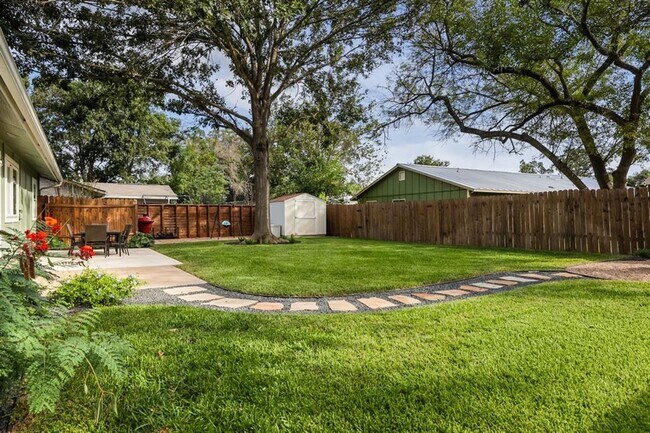 Building Photo - 2505 Broken Oak Dr