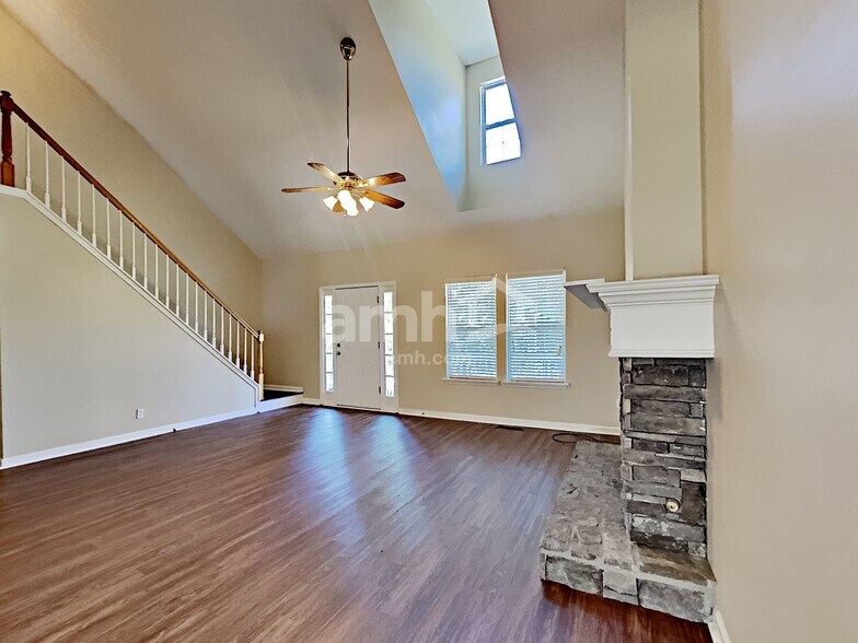 Building Photo - 227 Starlyn Dr