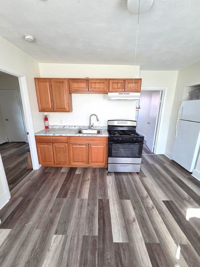 Building Photo - 91-99 Ives St