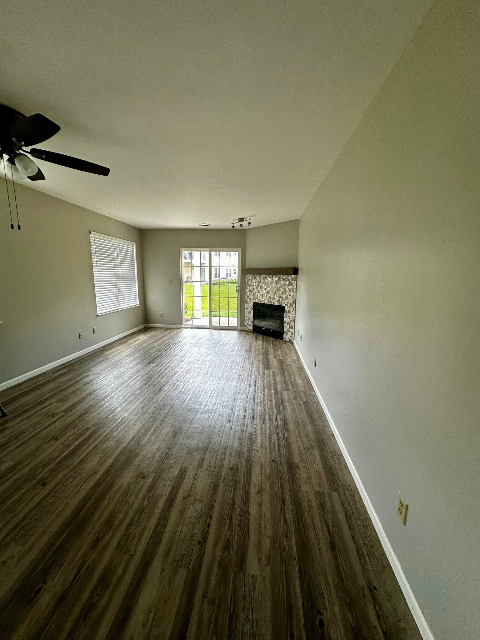 Living room - 955 Misty Glen Dr
