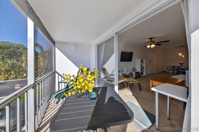 Building Photo - 6457 Bay Club Dr