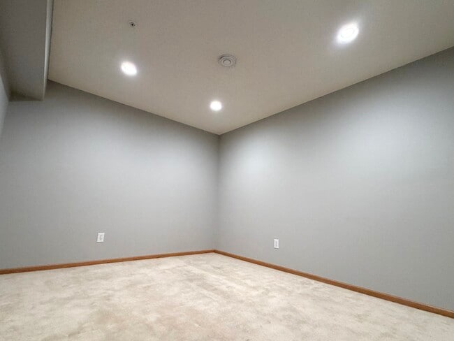 Building Photo - 11151 Aberdeen St NE