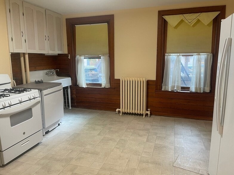 Building Photo - 34 Upton St