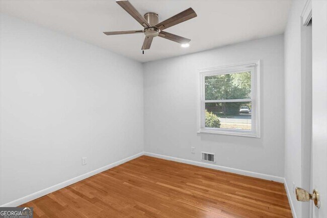 Building Photo - 2815 Carolyn Dr