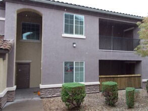 Building Photo - Spacious 2 Bedroom + Den, 2 Bath Condo in a Gated Community