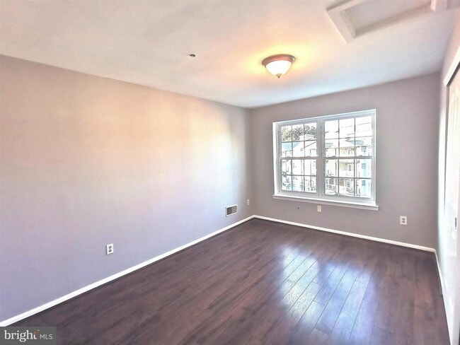 Building Photo - 306 Waters Edge Dr