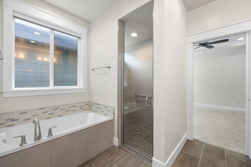Building Photo - 6230 N Bolsena Ln