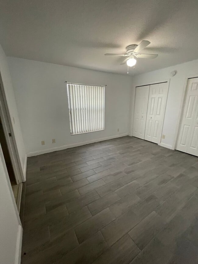 Building Photo - Spacious 4-Bedroom Pool Home – 2 Primary S...