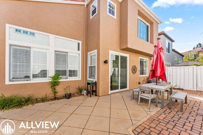Building Photo - Beautiful 3 Bedroom, 2.5 Bathroom Home in the Heart of Tustin Ranch