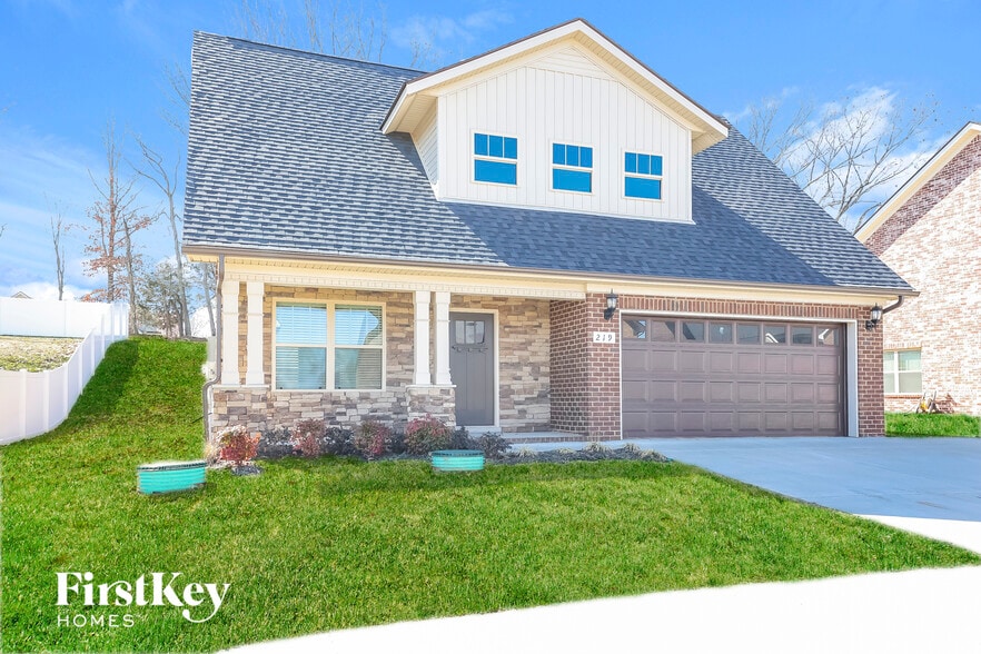 Building Photo - 219 Edgefield Ct