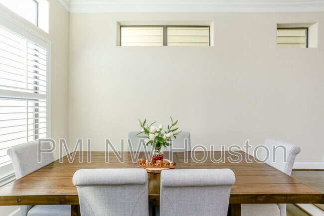 Building Photo - 5309 Blossom St