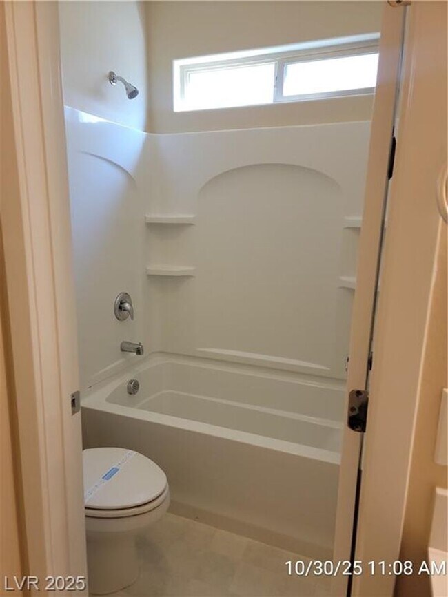 Building Photo - Lovely 2 Story Home!