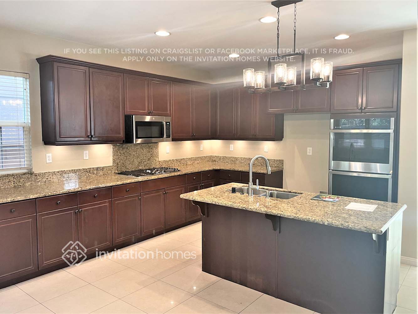 Building Photo - 12579 Chimney Rock Dr
