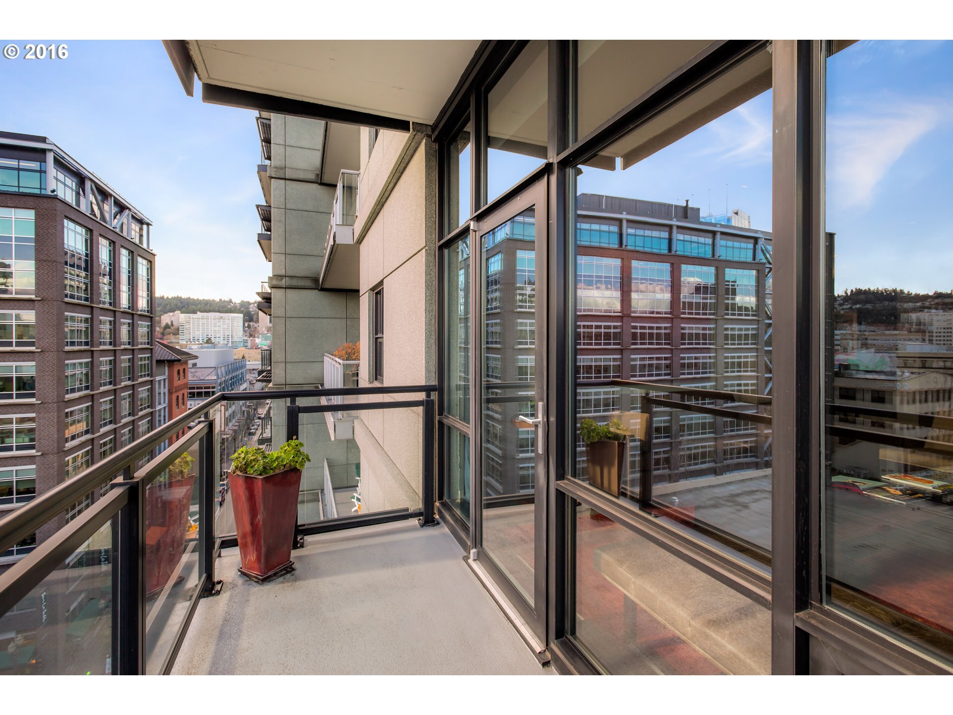 Building Photo - 1025 NW Couch St