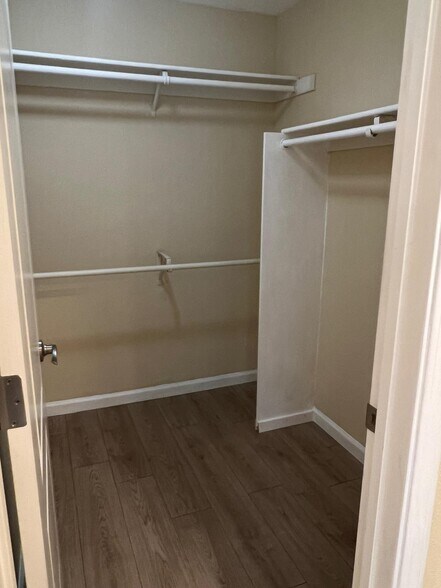 Building Photo - 923 Catkin Ct