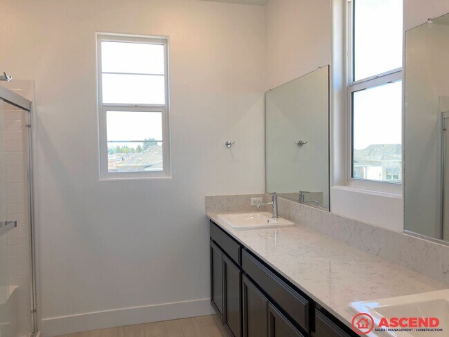 Building Photo - 9734 Cotton Creek Dr